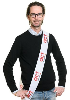 Bild på Axelbanderoll Act Svenska kyrkan