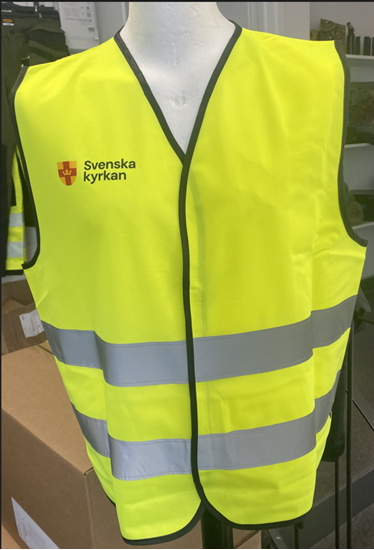 Bild på Väst med reflexband. Svenska kyrkan. Nya logotypen. OBS! Small/medium. Tillfällig upplaga.