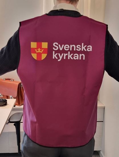 Bild på Väst med Svenska kyrkans logotyp